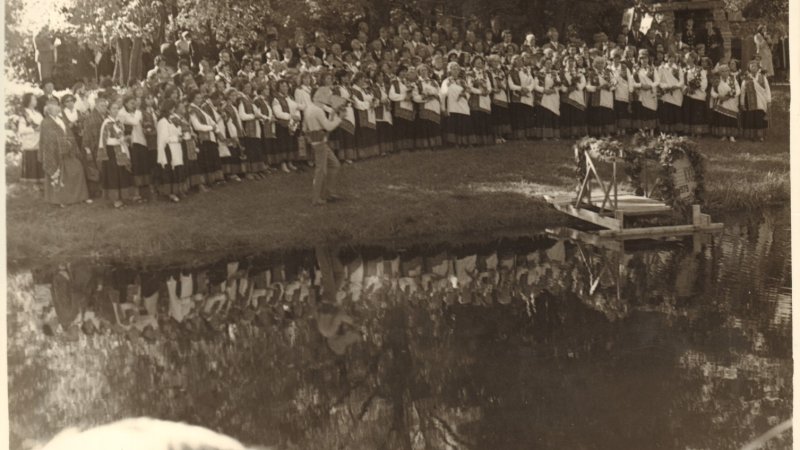 Salaspils Dziedāšanas biedrības 100 gadu jubilejas koncerts. Salaspils Botāniskajā dārzā, 1979.g. 1.sept. (No I.Vagules fotokolekcijas)